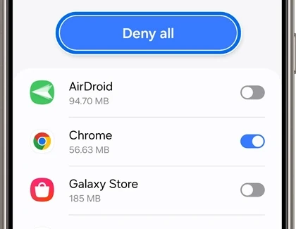 قائمة مصادر تثبيت في Galaxy يظهر فيها Chrome مفعّلًا وDeny all أعلى القائمة