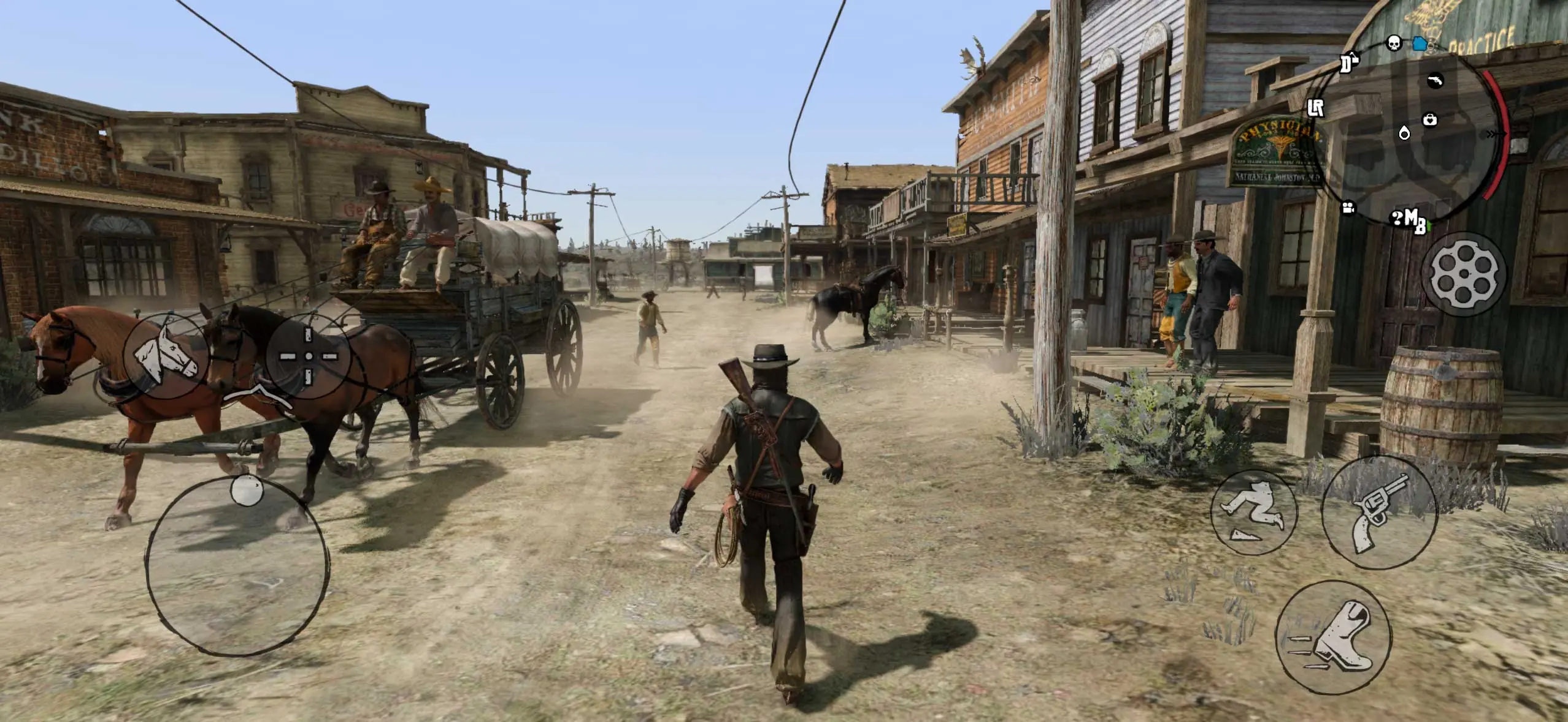 مشهد نهاري من Red Dead Redemption المحمولة يعرض جون في شارع بلدة وعربة وأزرار لمس.