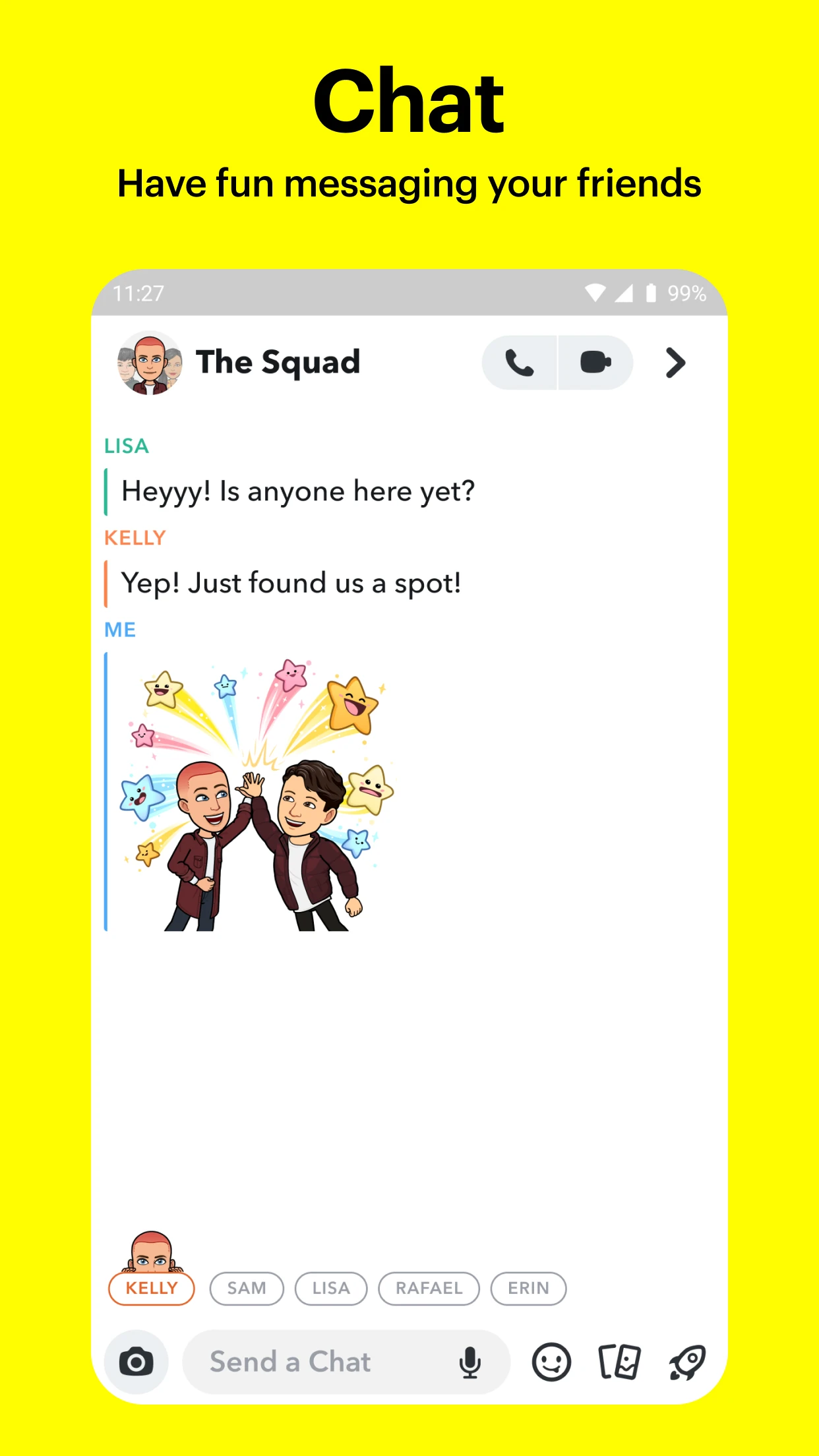 دردشة The Squad بواجهة فاتحة ورسائل LISA وKELLY وملصق شخصيتين