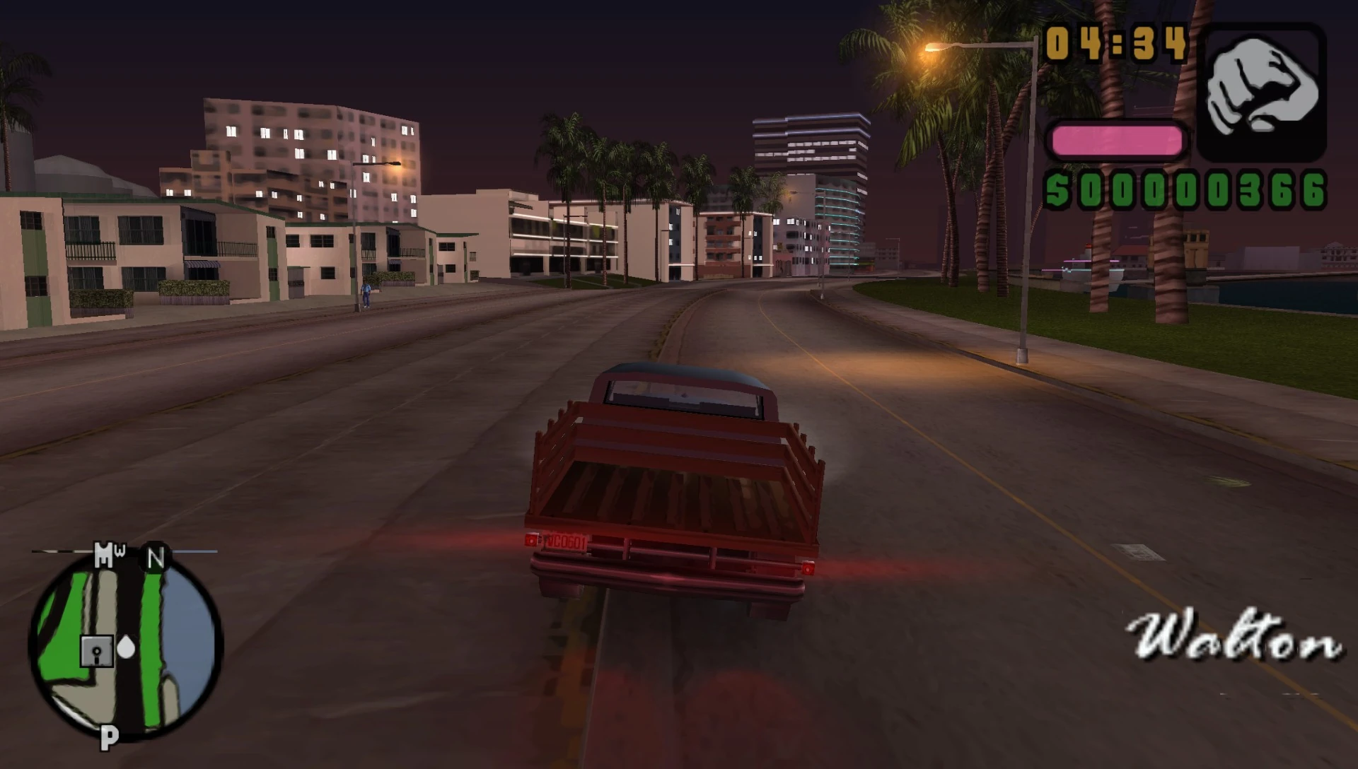 مركبة Walton حمراء تسير ليلًا في Grand Theft Auto: Vice City Stories مع الخريطة والعدادات